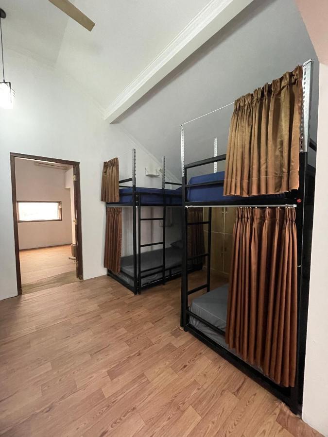 Gorga Hostel Джокьякарта Экстерьер фото